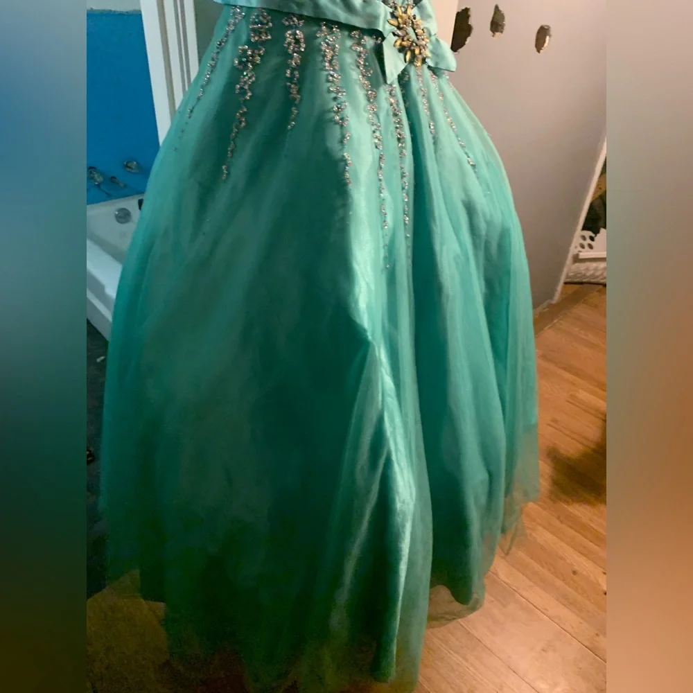 Dress - Picture 3 of 3